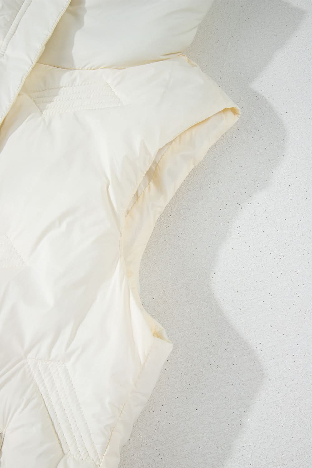 Chic white quilted vest with zip - Love Salve